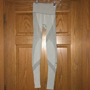 Lululemon legging in Mint with textured graphic.